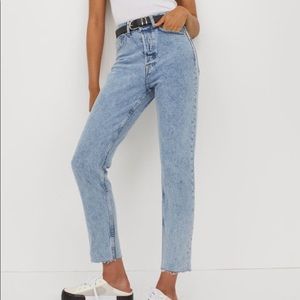 New w/ tags- mom jeans light denim